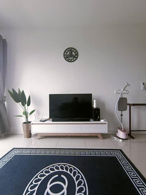 Pangsapuri The Clio 2 Residences, Beside Ioi Mall, Opposite Hospital Serdang, Beside Uniteen And Upm,