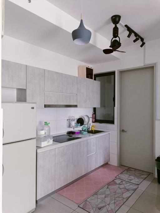 Pangsapuri The Clio 2 Residences, Beside Ioi Mall, Opposite Hospital Serdang, Beside Uniteen And Upm, Putrajaya