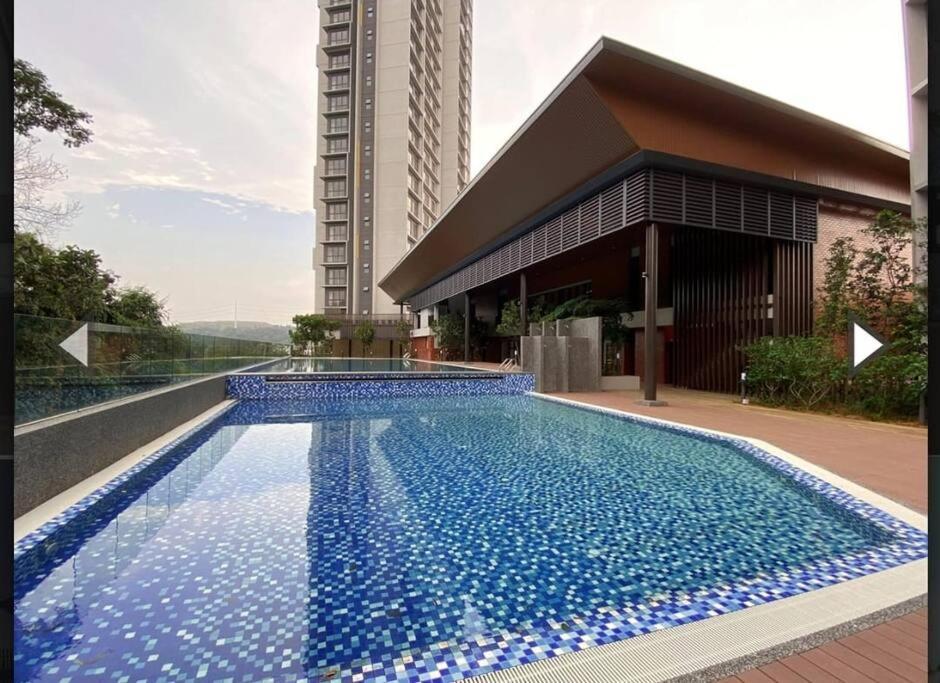 Pangsapuri The Clio 2 Residences, Beside Ioi Mall, Opposite Hospital Serdang, Beside Uniteen And Upm, Putrajaya